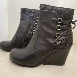Miz Mooz, Black, Lady's size 8.5, Ankle Boots
